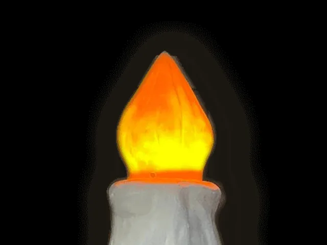 Dekorative Kerze mit integriertem LED-Flackerlicht