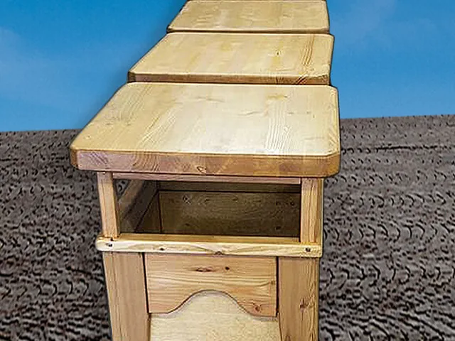 Stehtisch aus Holz für den Verkaufsstand